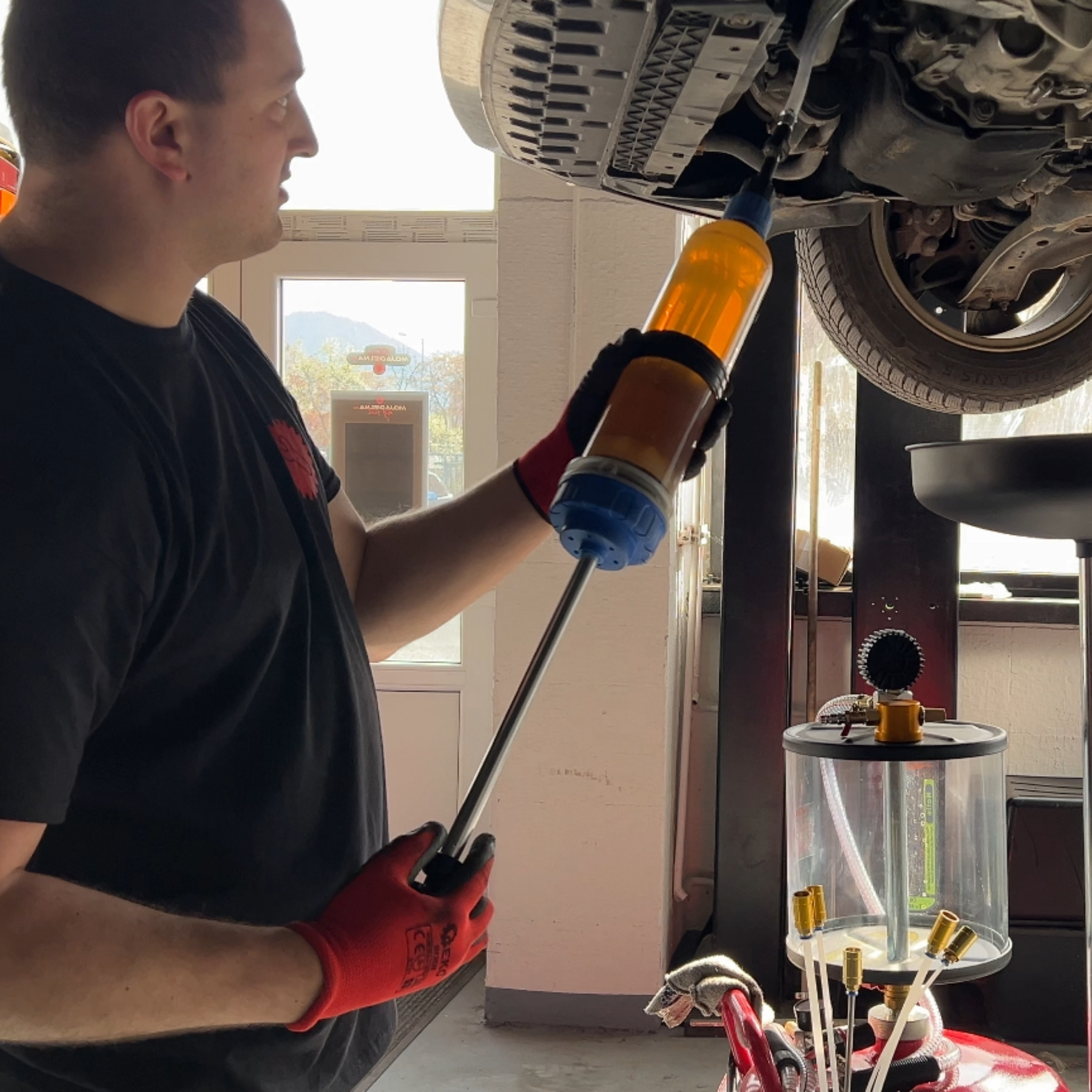 Ručná odsávačka oleja - kvapalín 1,5 l Blacktool BL-9115 (3)